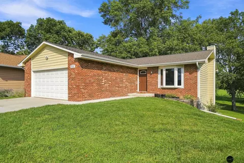 5101 Rosebriar Ct, Lincoln, NE 68516