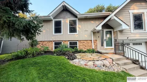 15257 Bemis St, Omaha, NE 68154