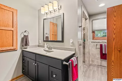 Bath - 125 N 8th St, Lyons, NE 68038 photo 1 of 3