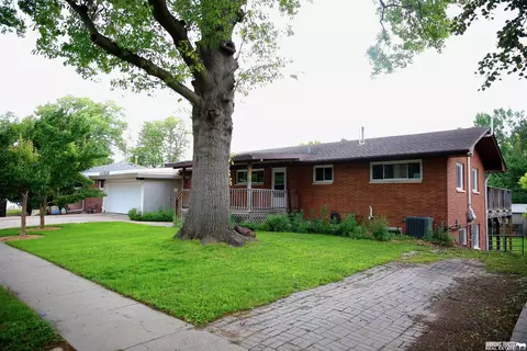 6224 Walker Ave, Lincoln, NE 68507