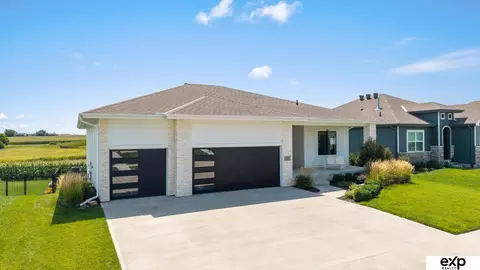 4603 Lawnwood Dr, Papillion, NE 68133
