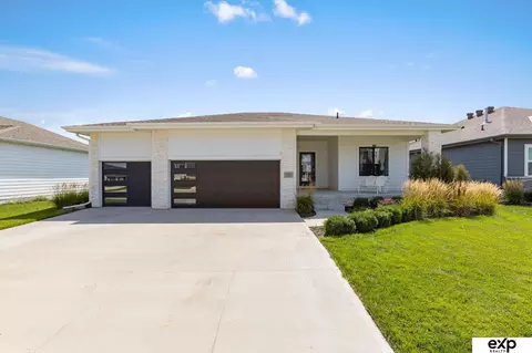 4603 Lawnwood Dr, Papillion, NE 68133