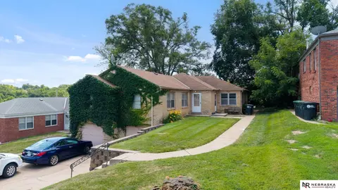 5837-5839 Lafayette Ave, Omaha, NE 68132
