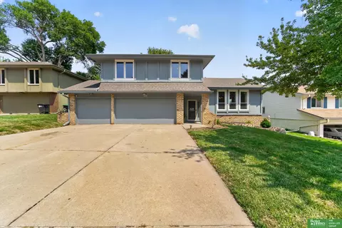 16616 Cedar Cir, Omaha, NE 68130