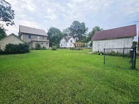 Exterior - 309 S Main St, Sutton, NE 68979 photo 7 of 9