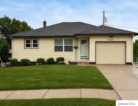 6009 Oak St, Omaha, NE 68106