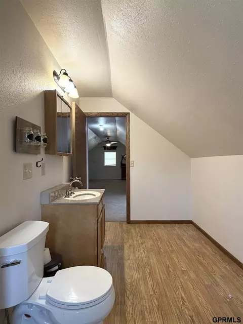 Bath - 421 N Union Ave, Exeter, NE 68351 photo 5 of 5