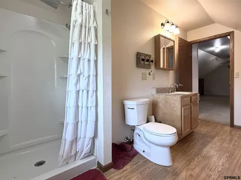 Bath - 421 N Union Ave, Exeter, NE 68351 photo 4 of 5