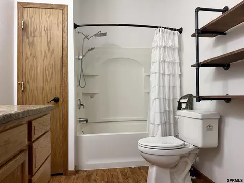 Bath - 421 N Union Ave, Exeter, NE 68351 photo 2 of 5