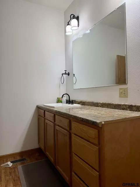 Bath - 421 N Union Ave, Exeter, NE 68351 photo 3 of 5