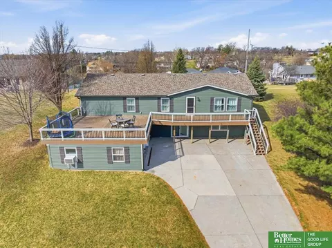 9307 Clubhouse Cir, Plattsmouth, NE 68048