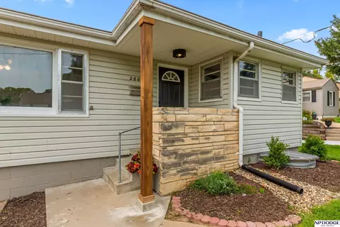 2604 S 50th St, Omaha, NE 68106
