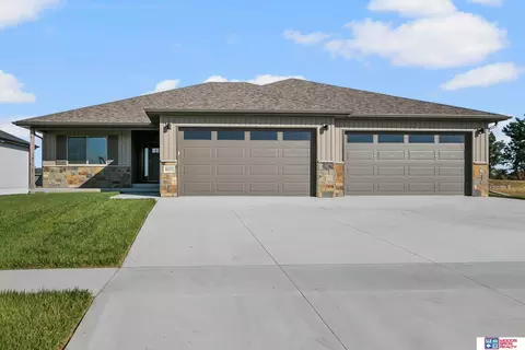 8032 Ephraem Pl, Lincoln, NE 68516