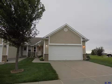 8839 Blacksmith Ct, Lincoln, NE 68507