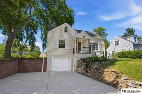 5124 Pierce St, Omaha, NE 68106