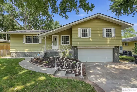 9478 Wirt St, Omaha, NE 68134