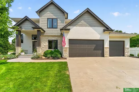 3805 S 194th St, Omaha, NE 68130