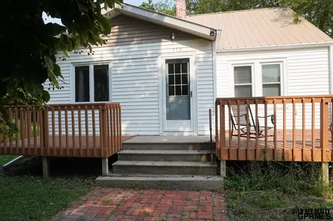 372 6th St, Burr, NE 68324