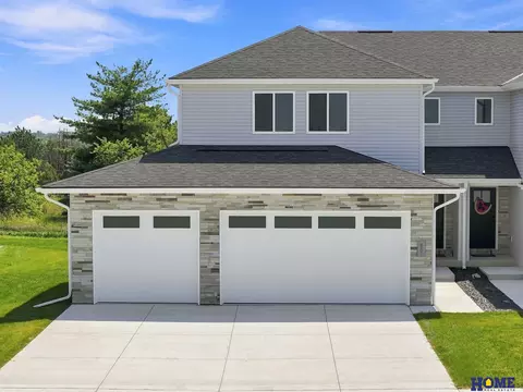 8901 Peregrine Rd, Lincoln, NE 68505