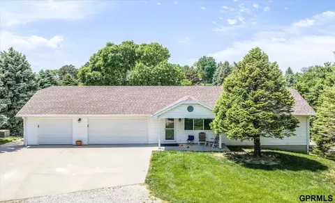13238 Bluebird Ln, Council Bluffs, IA 51503