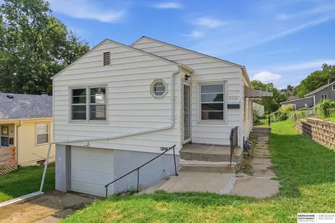 3115 Grebe St, Omaha, NE 68112