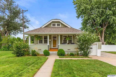 5880 Bancroft St, Omaha, NE 68106