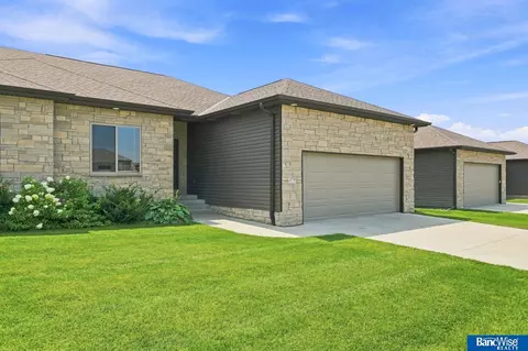 3719 Broadbear Rd, Lincoln, NE 68516