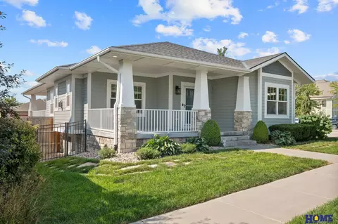 6015 Hidcote Dr, Lincoln, NE 68516