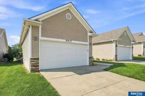 8915 Blacksmith Ct, Lincoln, NE 68507