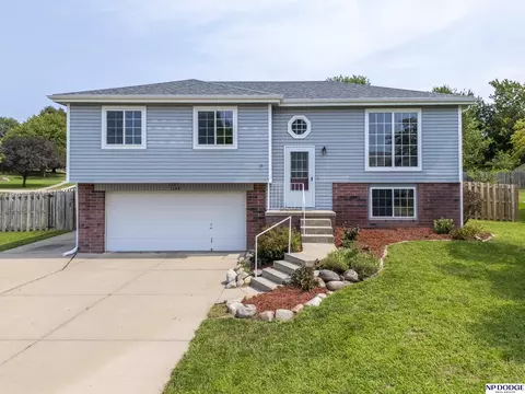 1140 Rawhide Rd, Papillion, NE 68046