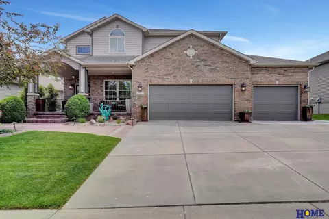 8159 Windmill Dr, Lincoln, NE 68507