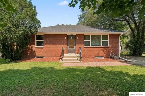 3718 J St, Lincoln, NE 68510