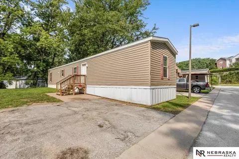 4420 N 127th Plz #26, Omaha, NE 68164