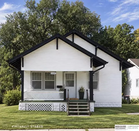 2241 S 48th St, Lincoln, NE 68506