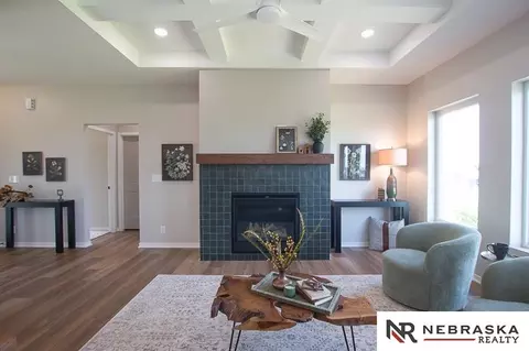 9400 Dalton Dr, Lincoln, NE 68516