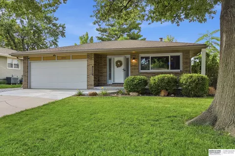 6021 Skylark Ln, Lincoln, NE 68516