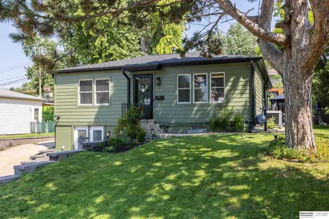 7434 Joseph Ave, La Vista, NE 68128
