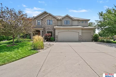 1207 S 195 St, Omaha, NE 68130