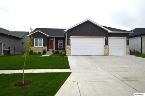 7246 N 49th St, Lincoln, NE 68514