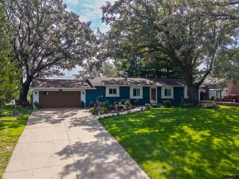 9109 Bellvue Dr, Plattsmouth, NE 68048