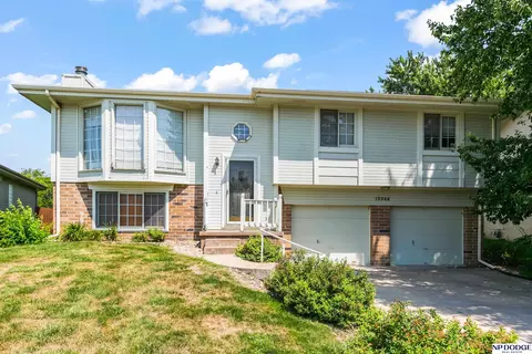15348 Chalco Pointe Dr, Omaha, NE 68138