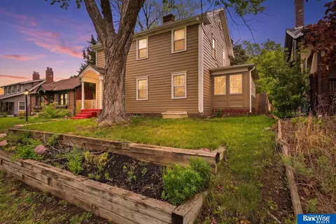 2740 S 13 St, Lincoln, NE 68502