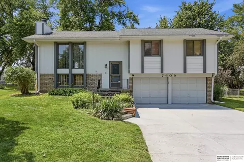 7609 Emiline St, La Vista, NE 68128