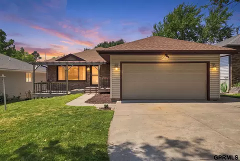 4523 S 58th St, Lincoln, NE 68516