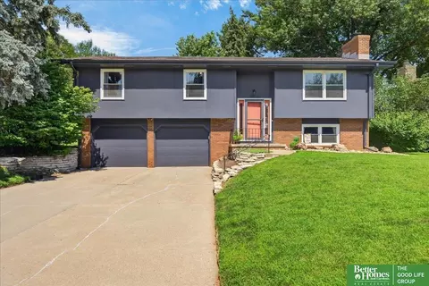 16058 Oak St, Omaha, NE 68130