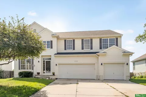 2310 Sand Hills Dr, Papillion, NE 68046