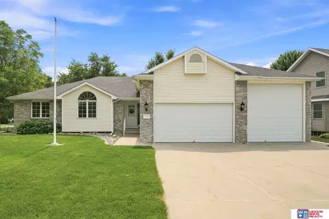 7761 Lowell Ave, Lincoln, NE 68506