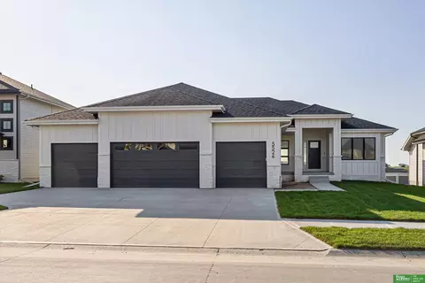 5702 N 213th Ave, Elkhorn, NE 68022
