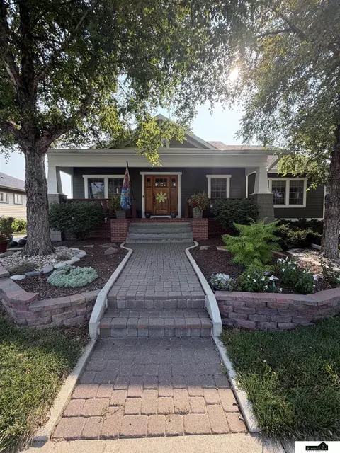6910 NW 2nd St, Lincoln, NE 68521