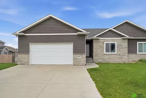9515 Friedman St, Lincoln, NE 68516